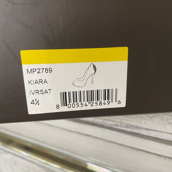 Badgley Mischka Kiara Embellished Peep-toe Pump - Picture 5 of 8